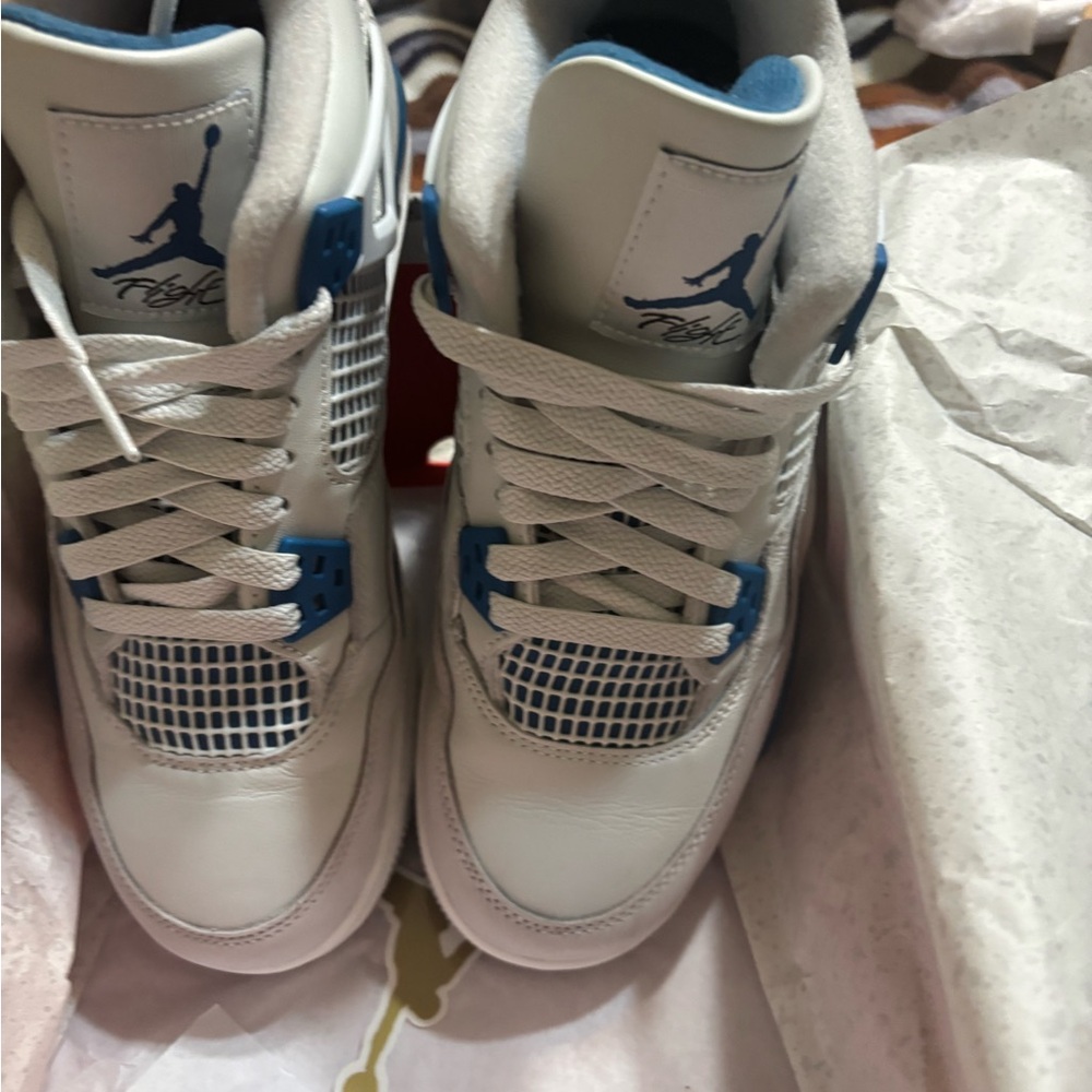 Air Jordan Retro 4. Big kids size = women’s size 8
PERFECT CONDITION - Picture 2 of 6